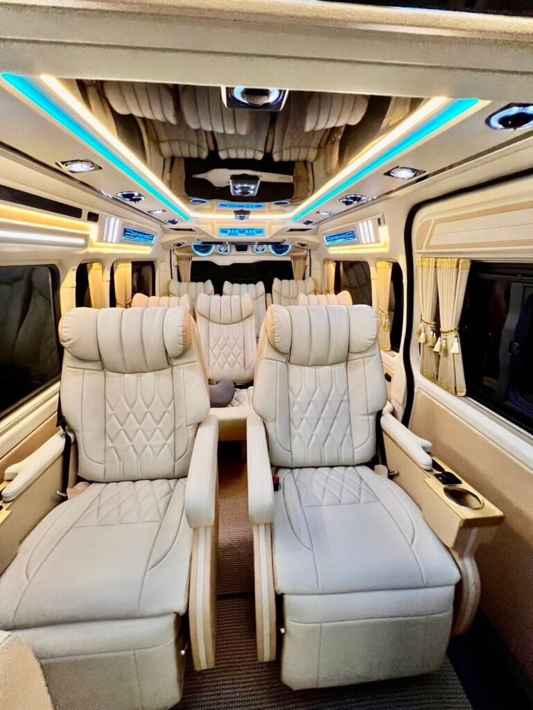 รถตู้ VIP นำเทียว พร้อมคนขับ ราคาถูก Van VVIP Service รถของเรา